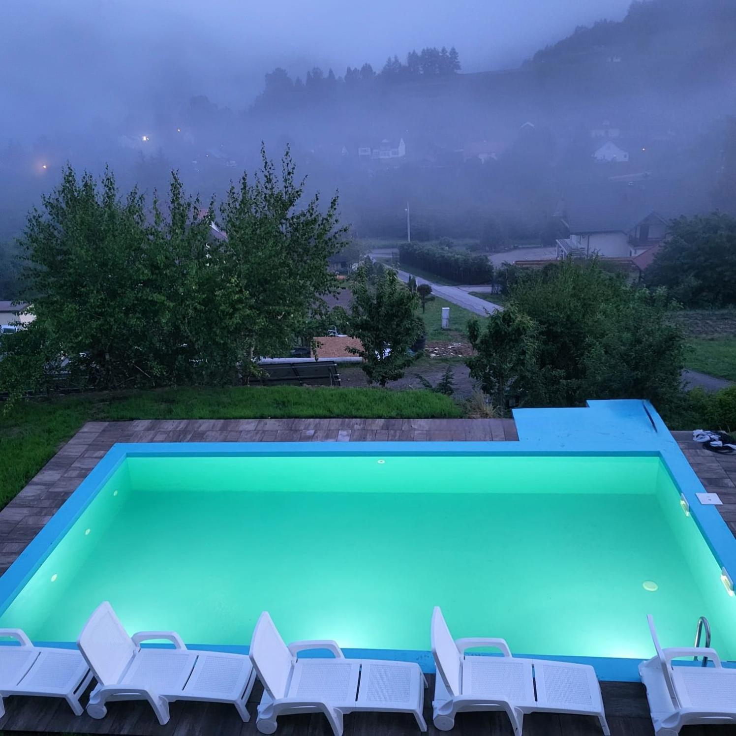 I Nad Jeziorem Solinskim Z Basenem I Widokiem Na Gory Lodge Wolkowyja