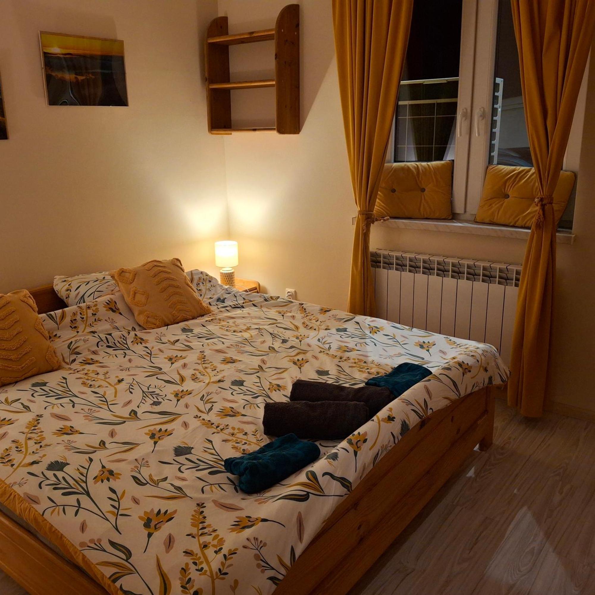 Lodge I Nad Jeziorem Solinskim Z Basenem I Widokiem Na Gory Wolkowyja